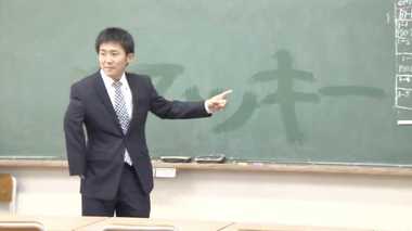 右腕の自由を失った少年が野球と出会い、教師になる。彼が子どもたちに伝えたいメッセージとは?