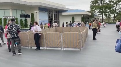ディズニー園内に不思議な囲い…3年ぶり復活の“限定パレード”休止にゲストも困惑