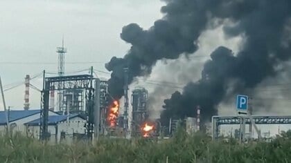 ウクライナ軍がロシア最大の製油所をドローン攻撃　ロシア各地で燃料不足　広がる影響
