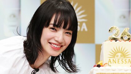 小松菜奈 純白ワンピース姿で誕生日サプライズ　夫・菅田将暉からのプレゼントに期待？