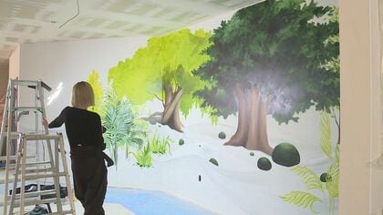 ふるさとを“色”で元気にしたい」がれき処理場に壁画描いた少女は絵本