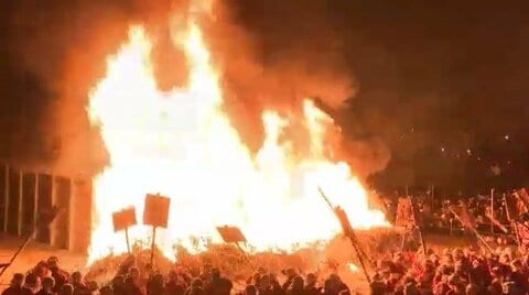 激しく上がる炎と煙…鬼をめぐる攻防戦　太宰府天満宮で「鬼すべ」　伝統の火祭りで無病息災を祈る　福岡