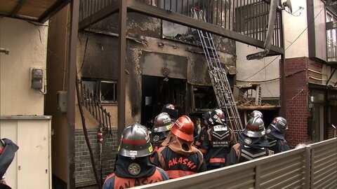 「火柱が上がっていて…」住宅火災で焼け跡から2人の遺体　住人の60代きょうだいと連絡取れず　兵庫・明石市