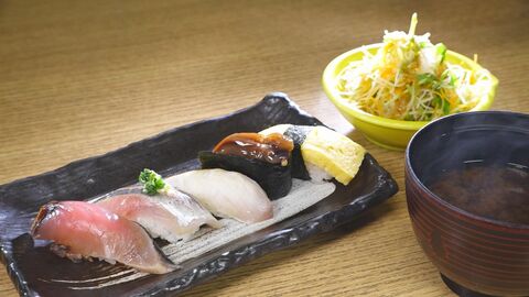 大トロもウニも165円…寿司5貫に赤だし＆サラダ付きのランチが“770円” 人気寿司店が激安を実現する秘密