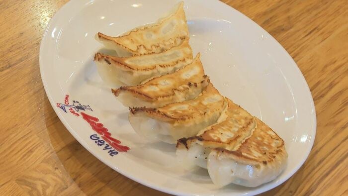 人気No.1　テンホウのぎょうざ（320円）