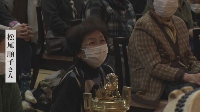 客席で見守る松尾順子さん