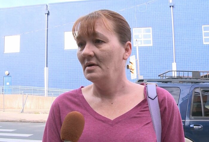 フェンタニル中毒の娘を持つ母親は治安に不安を漏らす
