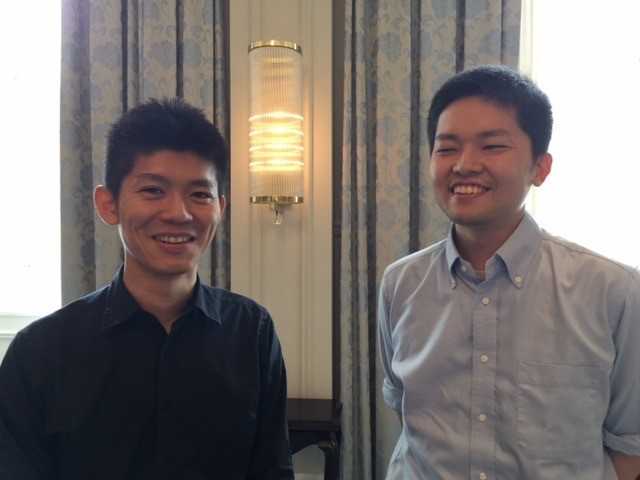 小林社長(左)と佐藤取締役(右)
