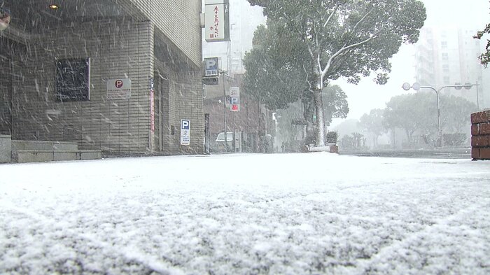 佐世保市では4日午前中、一瞬にして雪が積もった