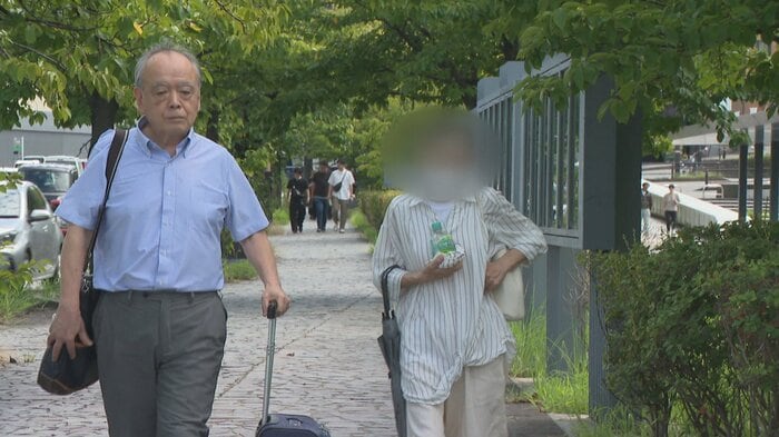 裁判所入りする遺族側（名古屋高等裁判所金沢支部　午後1時頃）