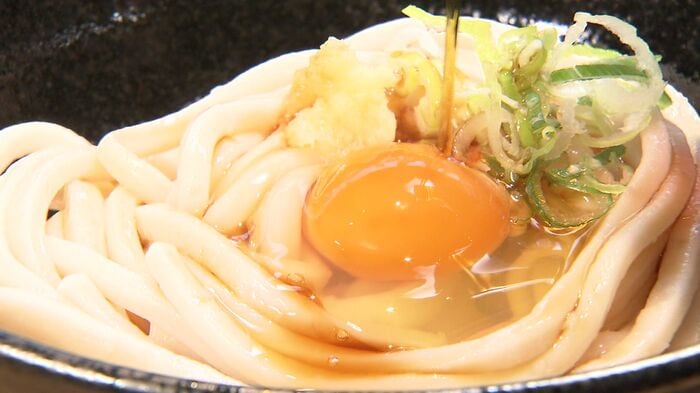 オリジナルの醤油をかけたシンプルな一品