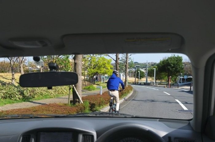 自転車は「歩道」より「車道」を通行する方が安全って本当? 理由を専門家に聞いてみた