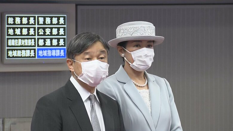 天皇皇后両陛下が警察犬を撫でおやつ与えられる　「スキッパー号」対面の様子明らかに｜FNNプライムオンライン