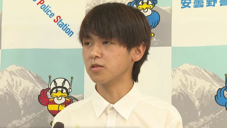 額から血を流し…「助けようと自然と体が動いた」高校生が転倒した男性を救護　将来は信頼される警察官に　｜FNNプライムオンライン