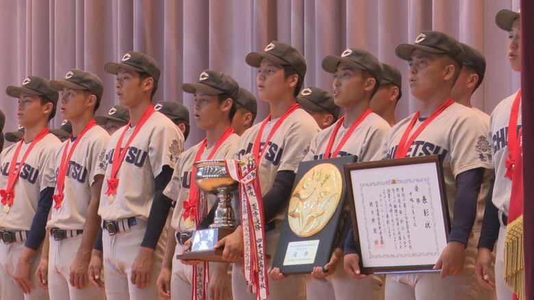 【高校野球・新潟】中越ナインが優勝報告！県内最多タイ12回目の甲子園へ意気込み「大優勝旗を持ち帰る」｜FNNプライムオンライン