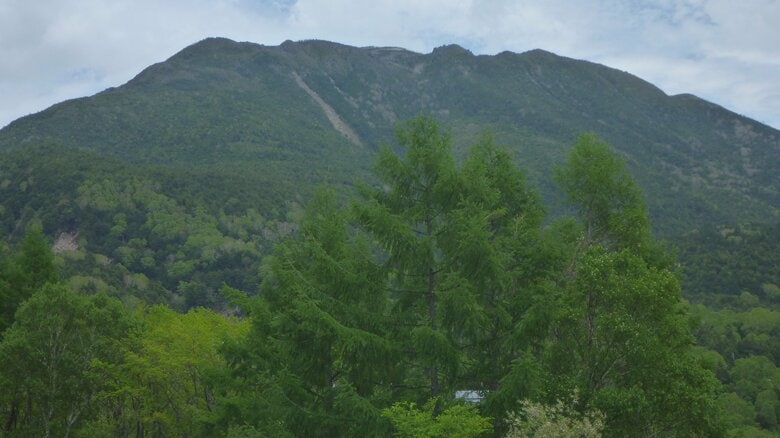 「ケガをして動けなくなった」静岡県の71歳女性が下山中につまずいて転倒　消防が背負って救助　右足半月板損傷で軽傷　八ヶ岳連峰北横岳で遭難｜FNNプライムオンライン