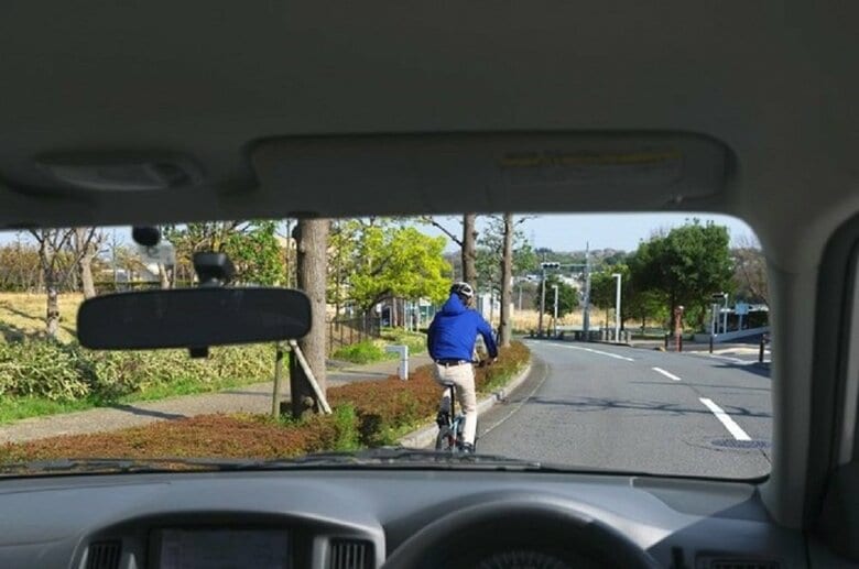 自転車は「歩道」より「車道」を通行する方が安全って本当？ 理由を専門家に聞いてみた｜FNNプライムオンライン