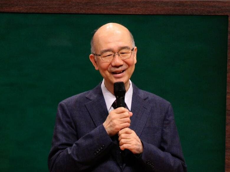 「一寸千貫」まっすぐならば重みに耐えられる　相田みつをが大切にした“正しい姿勢”【テレビ寺子屋】｜FNNプライムオンライン