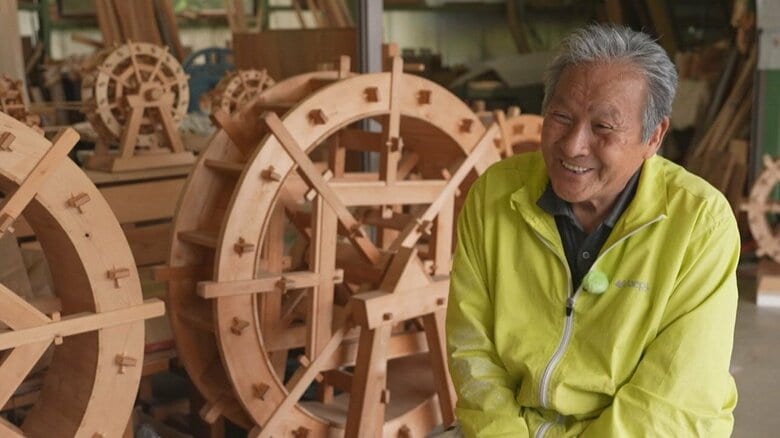 69歳のベテラン大工が端材で“水車づくり”…妻も笑顔で「元気もらえる」　日本一の木製水車に職人の血が騒ぐ｜FNNプライムオンライン