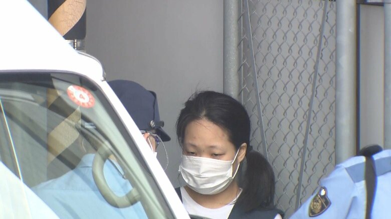送検される長野奈々容疑者(31)(午前9時ごろ 春日部署)