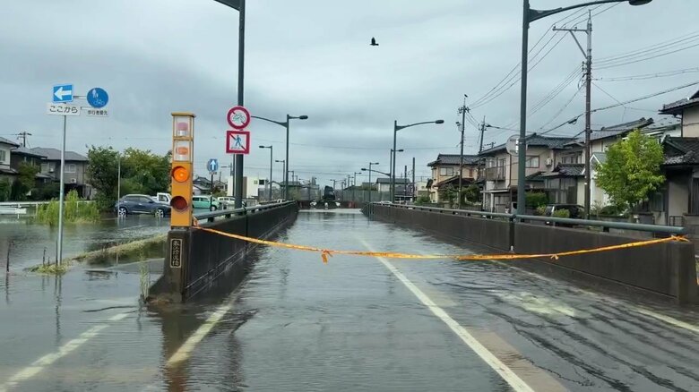 アンダーパスが冠水（30日午前9時半頃・坂井市春江町）