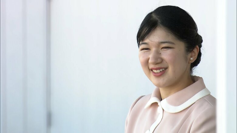 初の地方公務で佐賀スタジアムで競技観戦する愛子さま　2024年10月11日