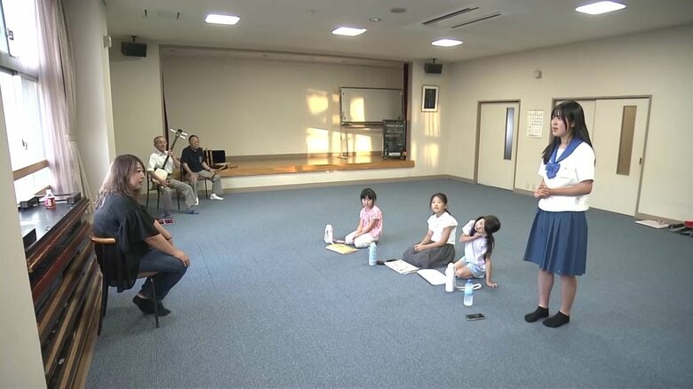 民謡歌手・藤原美幸さんの教室に通い唄声を磨いている
