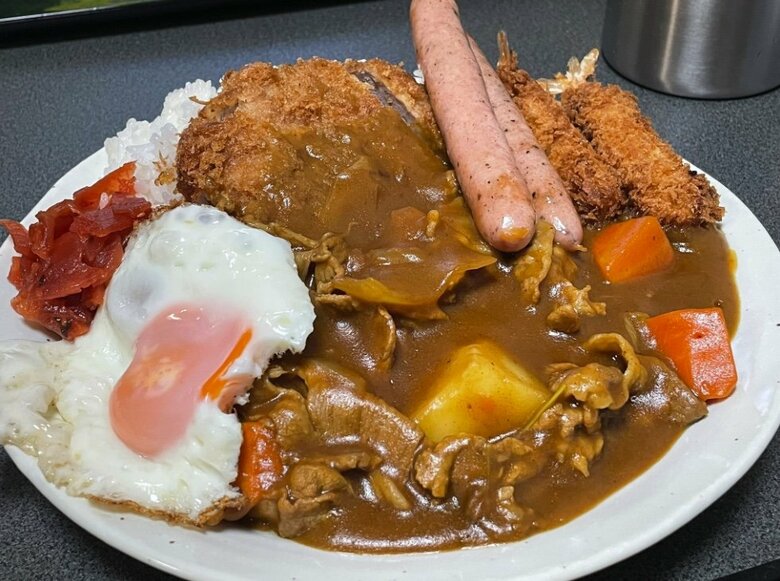 トッピングモリモリカレー（提供：盛り塩さん）