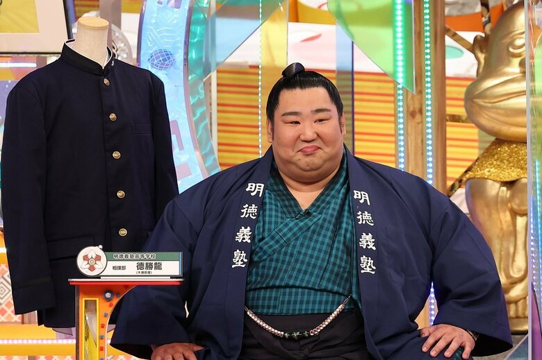 制服が入らず、学校の法被を着て登場した徳勝龍