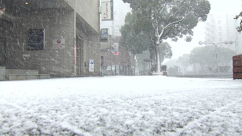 佐世保市では4日午前中、一瞬にして雪が積もった