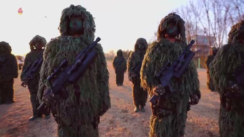 「朝鮮人民軍創建75周年を祝う盛大な軍事パレード映像」の1シーン⑫