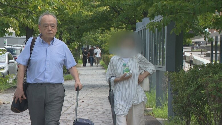 裁判所入りする遺族側（名古屋高等裁判所金沢支部　午後1時頃）