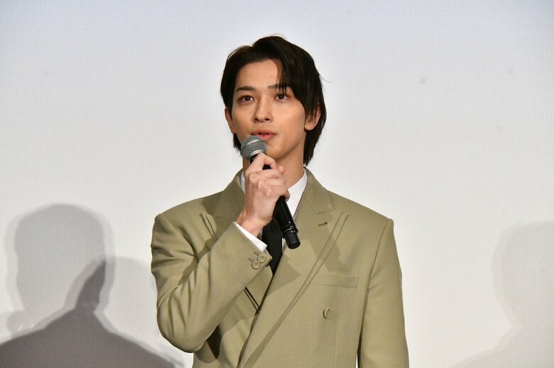 「でも連絡してるじゃないですか」と横浜流星さん