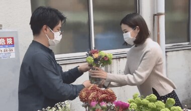 花に野菜にバルーンまで…長い外出自粛生活で進化する出張販売
