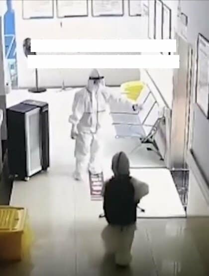 4歳の子供が1人で入院　社会に犠牲を強いる中国の“ゼロコロナ”政策