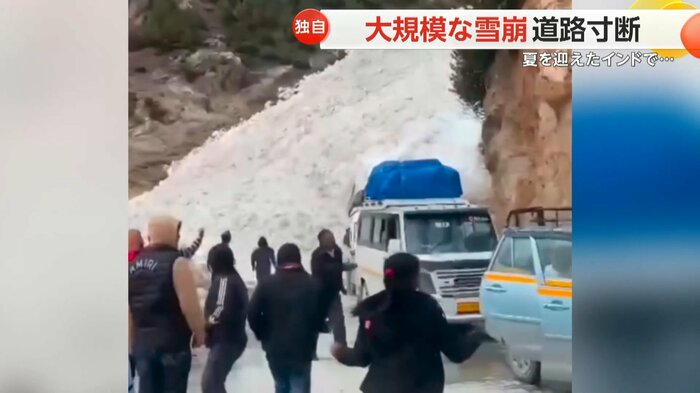 雪崩を前に立ち尽くす人の姿(スペクター・コミュニケーションズ)