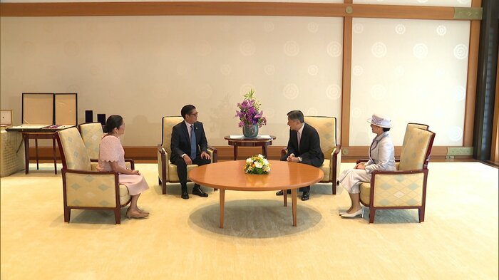 会見される両陛下とマルコス大統領夫妻