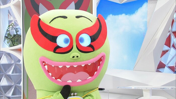 真剣な表情で説明を聞く くらもん