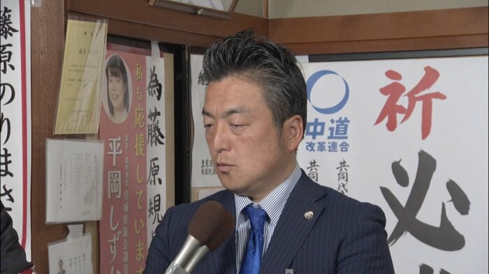 敗戦の弁を述べる藤原規真氏　2月
