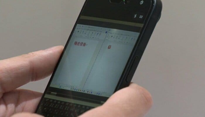 勤務先や同僚の実名が入った画面をそのまま投稿してしまった（画像はイメージ）