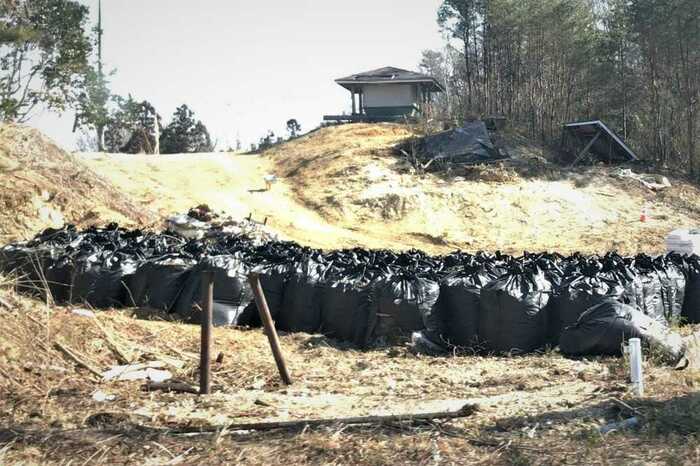 生活圏に突如として現れる「黒い袋」
