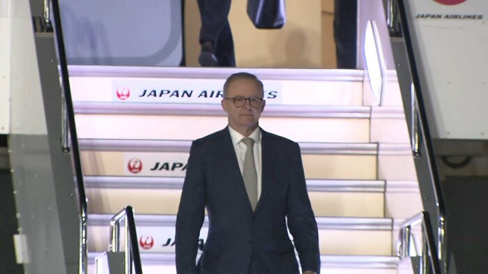 羽田空港に到着したアルバニージー首相