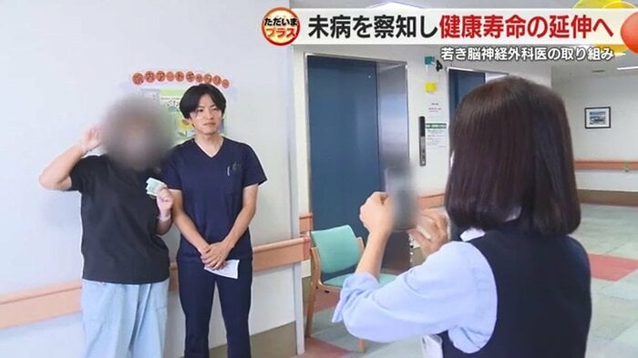 退院する高校生と森谷医師