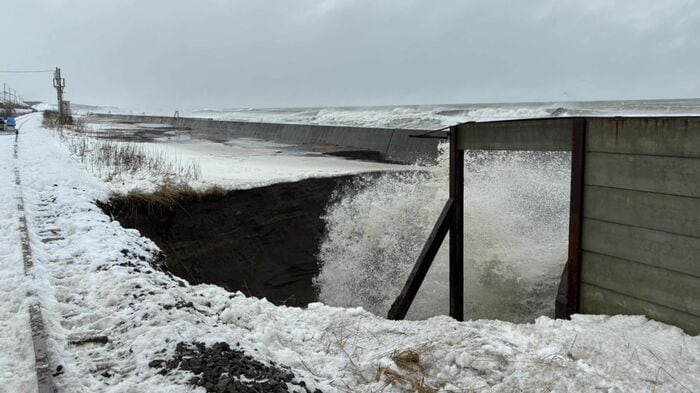 線路の土台が流出 提供:JR北海道