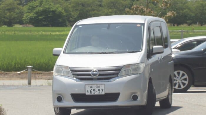 移送される毛利容疑者（14日）