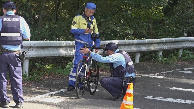 「カーブを曲がりきれずに転落した」 自転車ロードレースの参加者がガードレールに衝突しがけ下に転落　命に別条なし｜FNNプライムオンライン