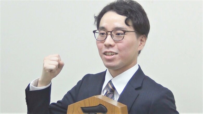 藤井七冠の“記録係”務めたことも…24歳岐阜市出身のプロ棋士誕生 宮嶋健太新四段「岐阜に恩返しを」｜FNNプライムオンライン