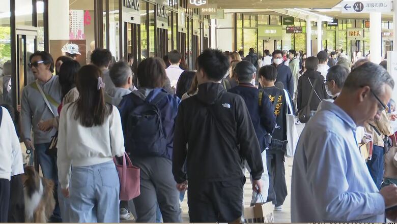 軽井沢は車の長い渋滞…行き先は「プリンスショッピングプラザ」　物価高でも多くの買い物客　水辺で遊べる新アクティビティも人気｜FNNプライムオンライン