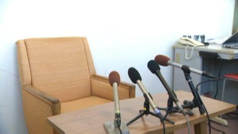 N党・立花孝志 容疑者の逮捕により出馬会見が“流会”　予定時刻になっても代理人の姿もなし　前市長の失職に伴う伊東市長選　出馬を断念するのかについては不明｜FNNプライムオンライン