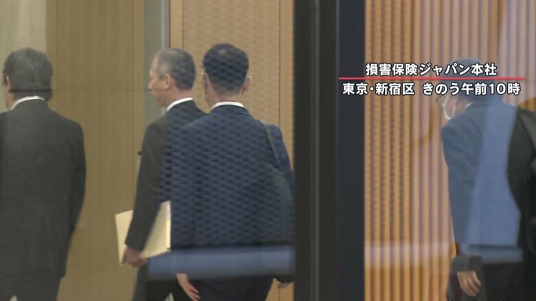 損保ジャパン本社に入っていく金融庁の検査官